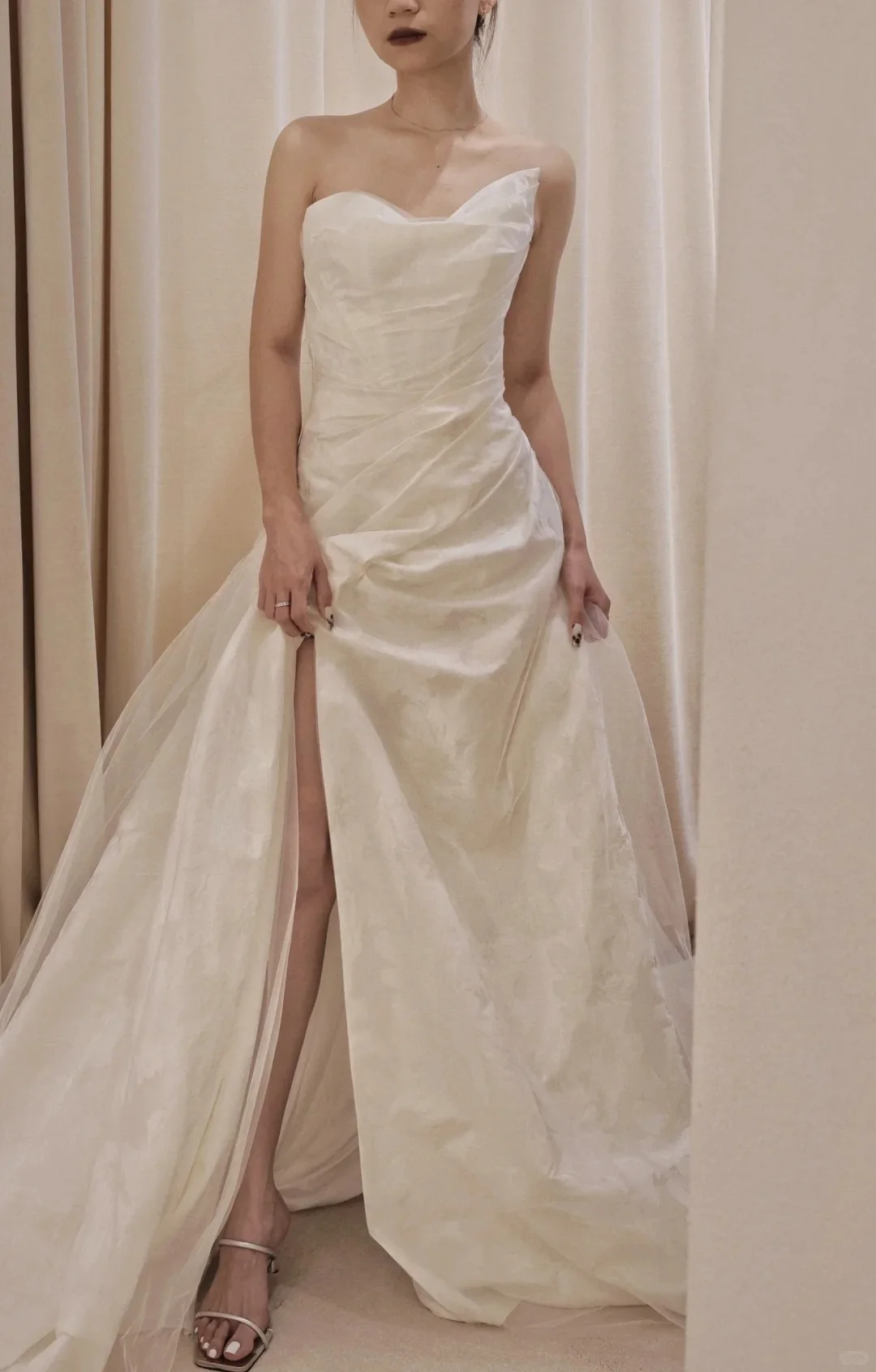Chic asymmetric bust satin tulle wedding dress with slit skirt P3086