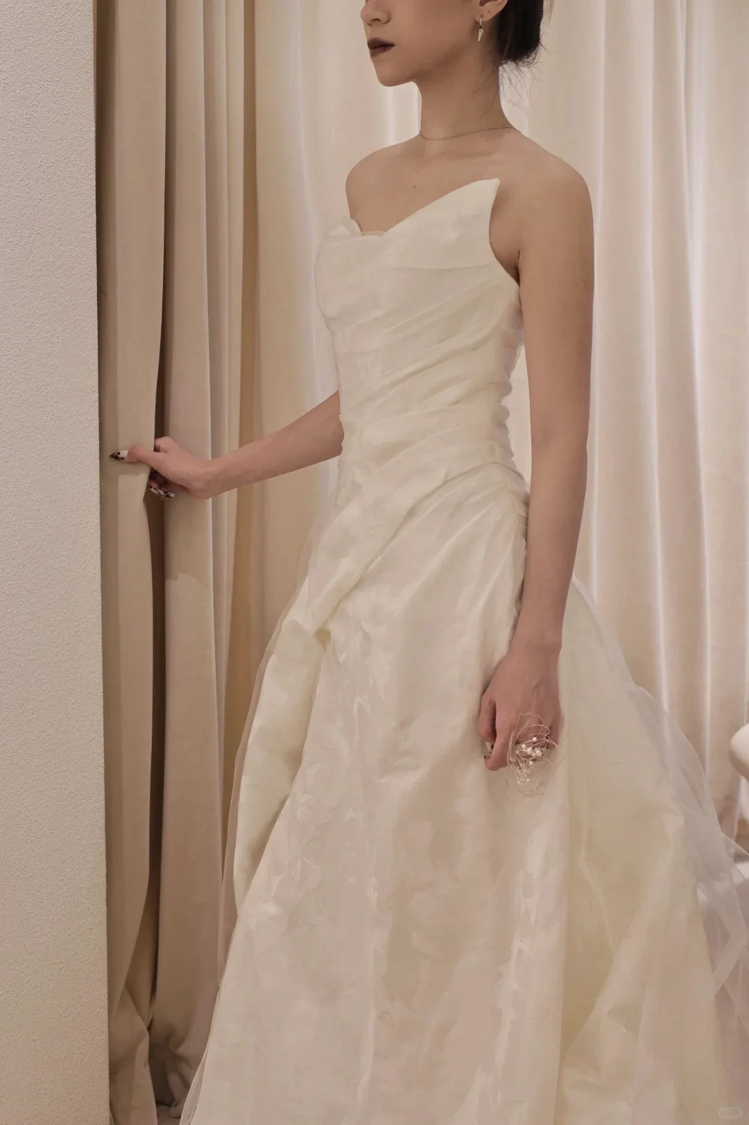 Chic asymmetric bust satin tulle wedding dress with slit skirt P3086 - Image 2
