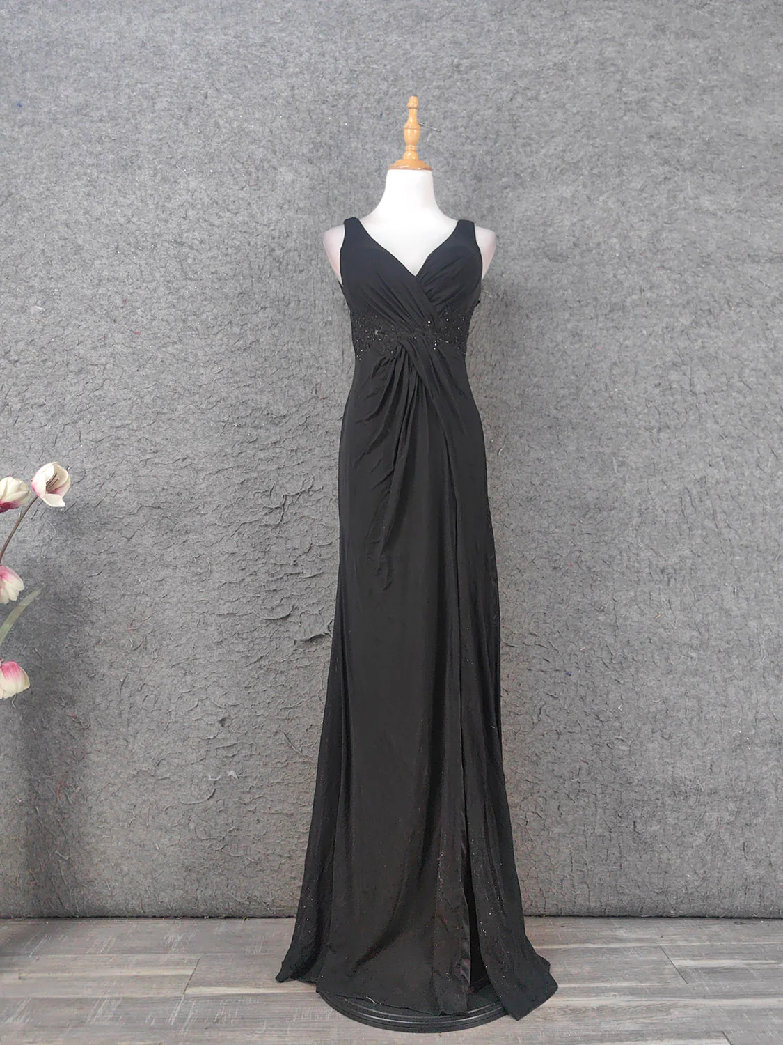 Classic Black V-Neck Sleeveless Open Back Lace Chiffon Long Prom Dress Evening Dress P4642