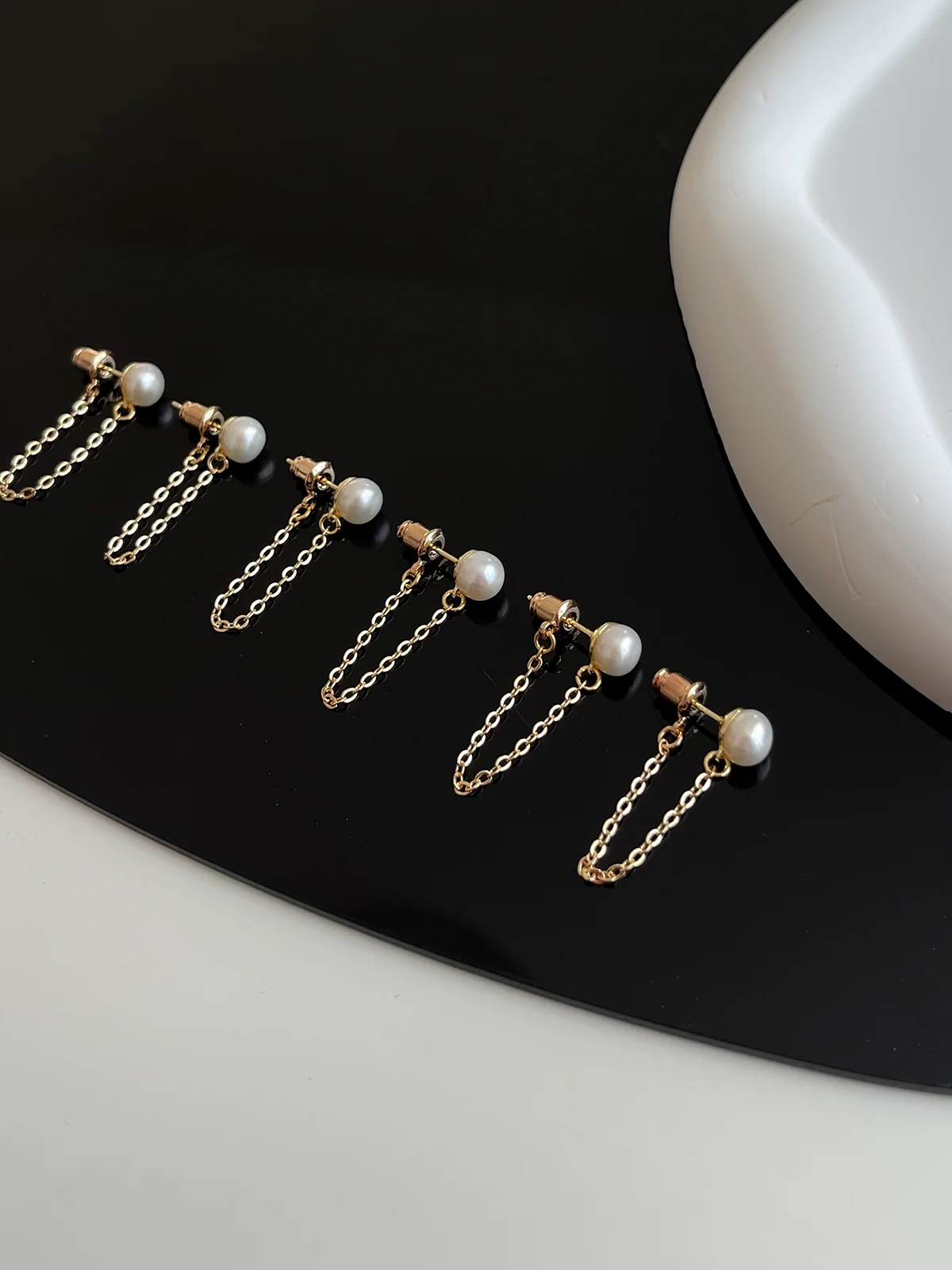 Classic Pearl Post-Hanging Stud Earrings Female Simple Temperament High Sense Niche Earrings Female Earrings e003 - Image 3
