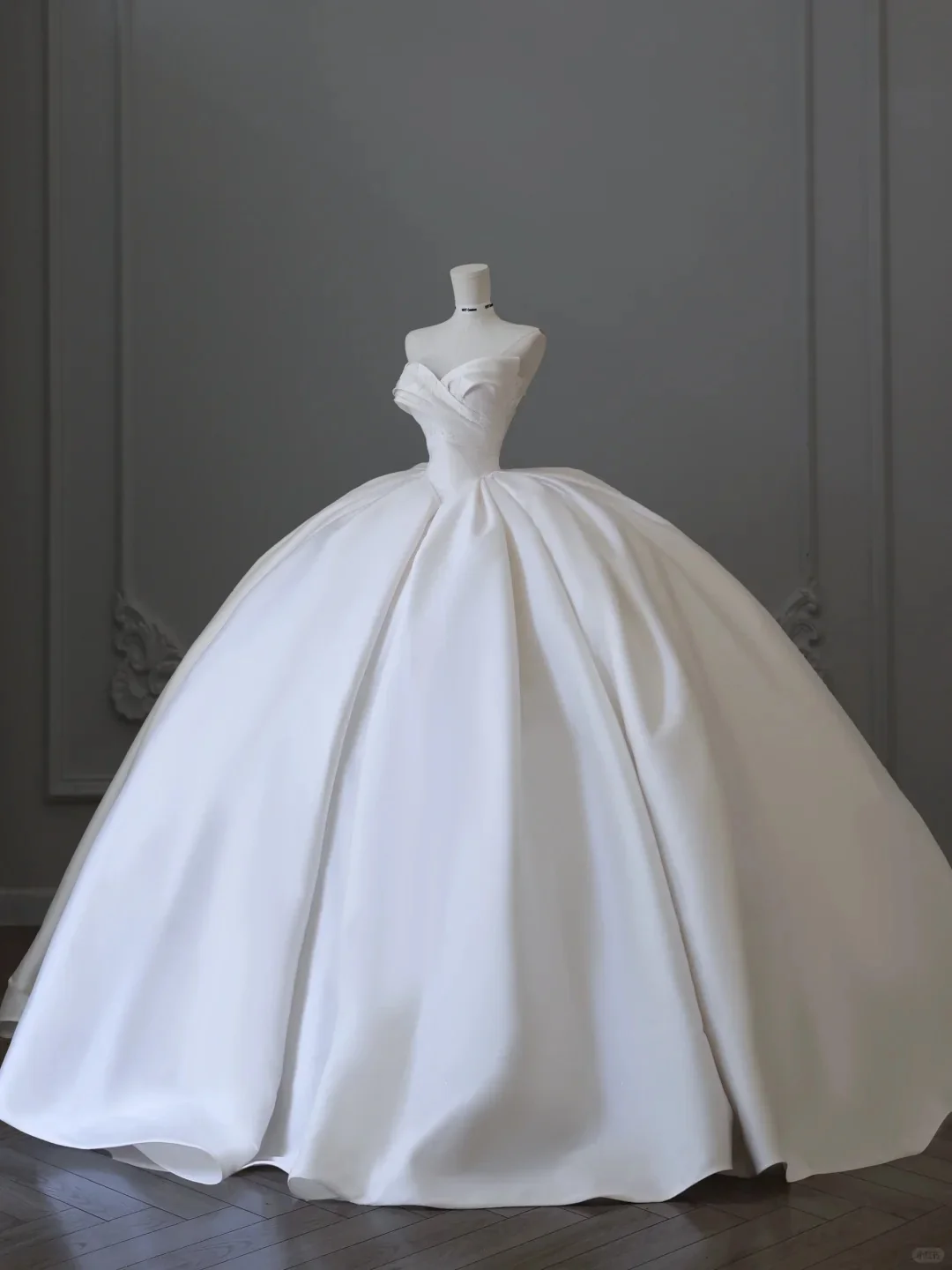 Clean white flowing V-neck satin lace wedding dress P2502 - Image 3