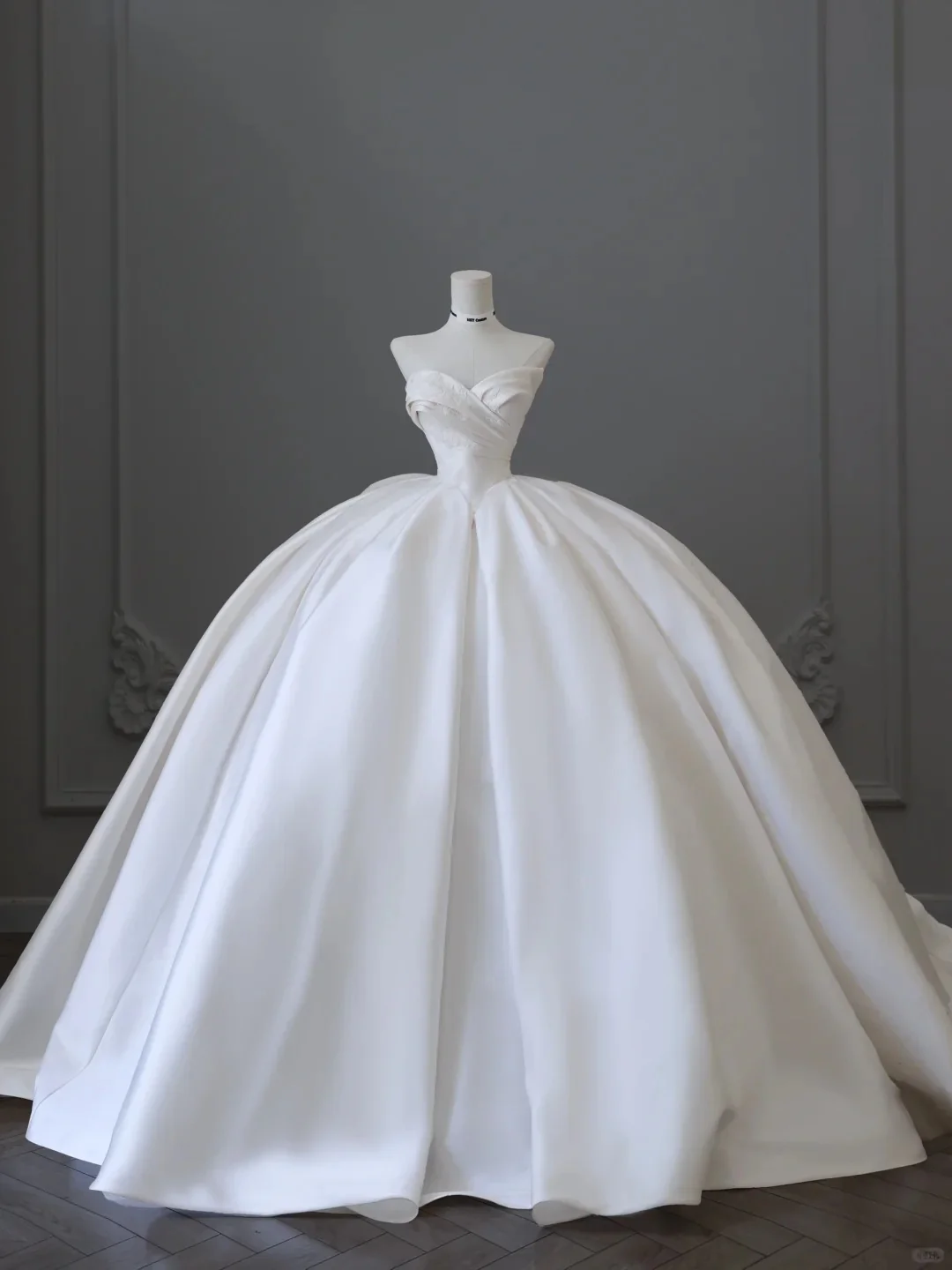 Clean white flowing V-neck satin lace wedding dress P2502 - Image 7