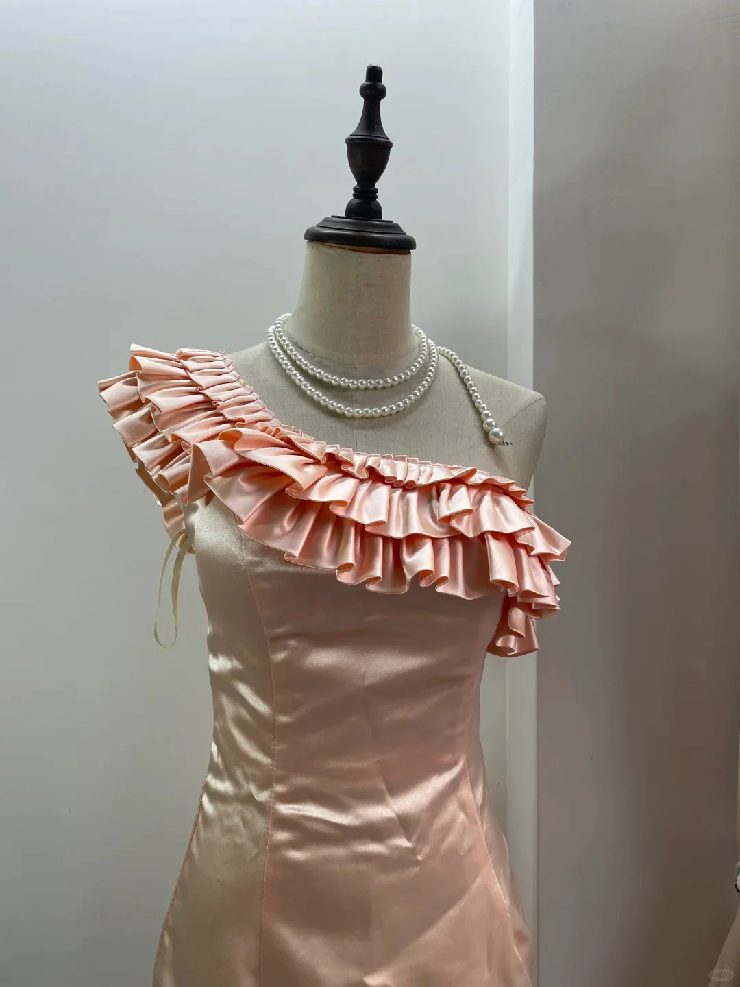Cute Pink Off-shoulder Satin Tight-fitting Hip 17th Birthday Homecoming Dress P3536 - Image 3