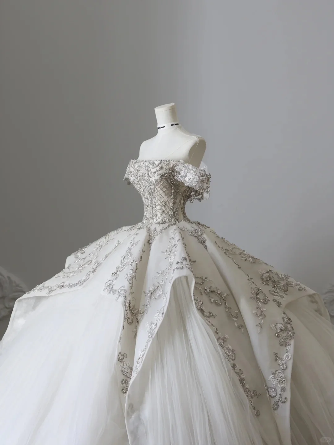 Dreamy Tulle Off-the-shoulder Beaded Luxury Floor-length Wedding Dress P2513 - Image 4