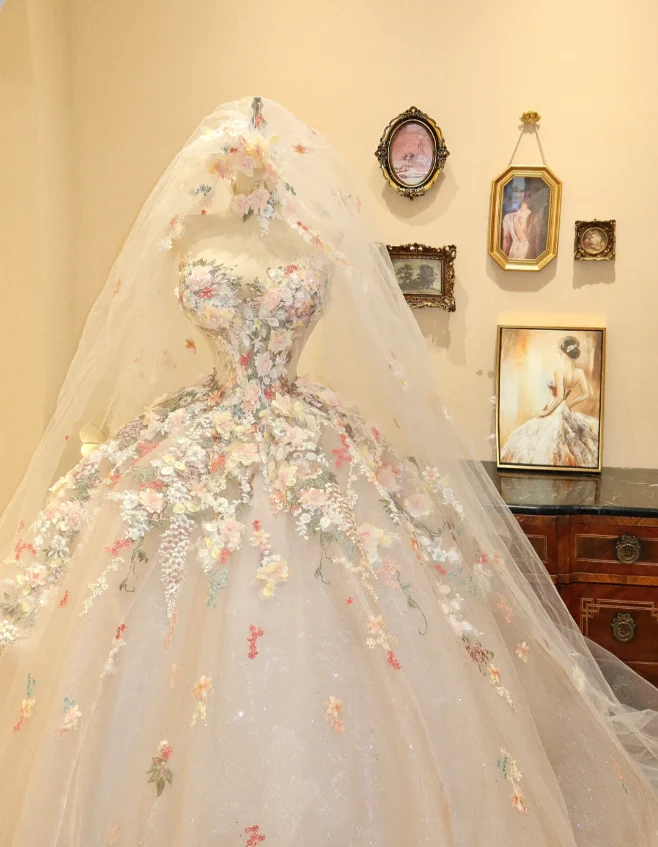 Dreamy White Heart-Shaped Collar Floral Tulle Princess A-Line Floor-Length Wedding Dress P2771