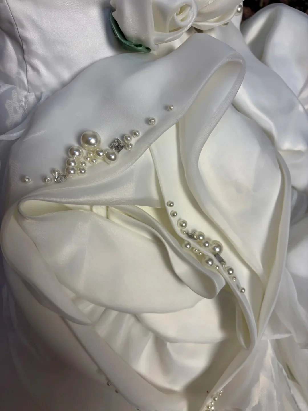 Elegant 3D Flower Off-shoulder Wavy Skirt Wedding Dress P3047 - Image 5