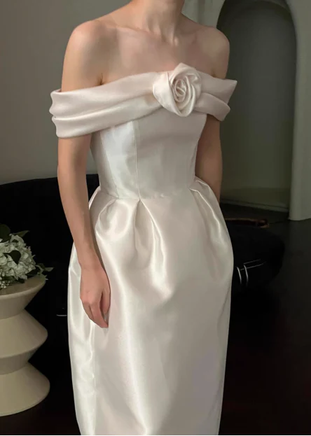Elegant and minimalist one-shoulder 3D floral satin bridal gown P2677 - Image 5