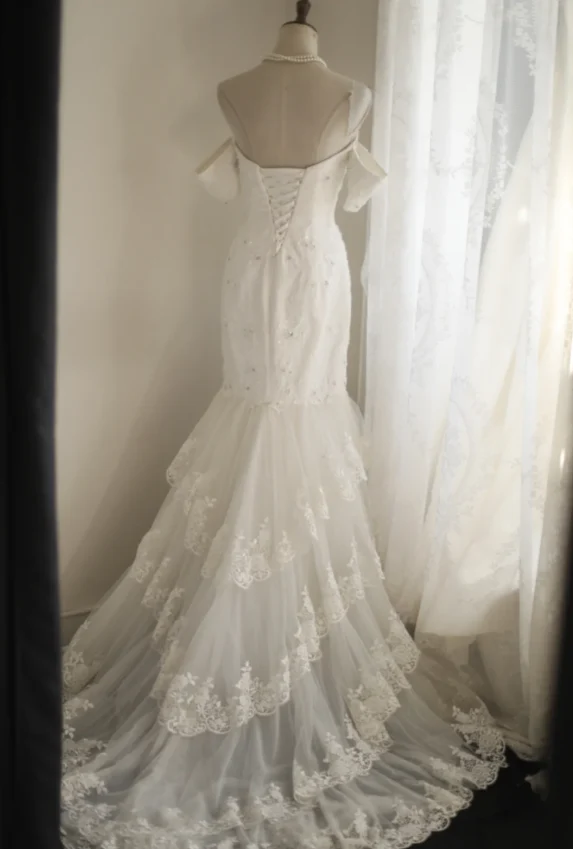 Elegant and simple one-shoulder retro polka dot lace cascading fishtail princess wedding dress P2831 - Image 2