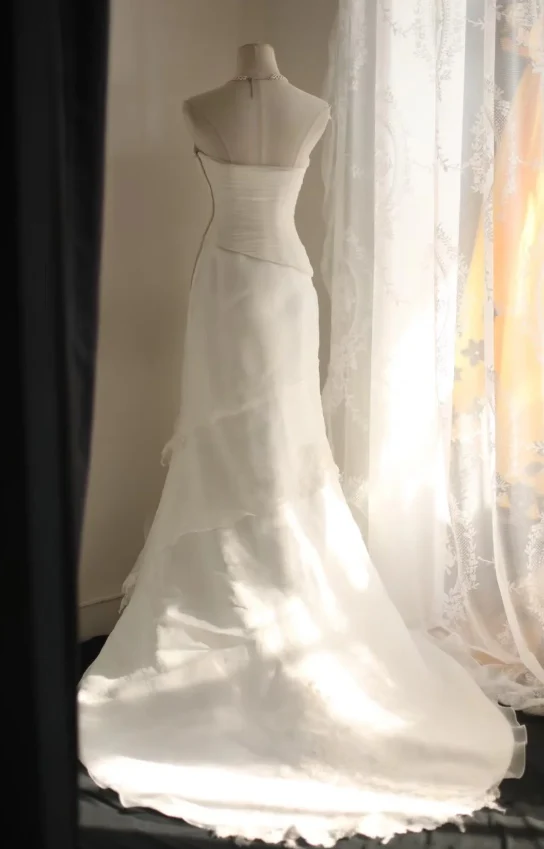 Elegant and simple white strapless lace tulle mermaid wedding dress P2847 - Image 2