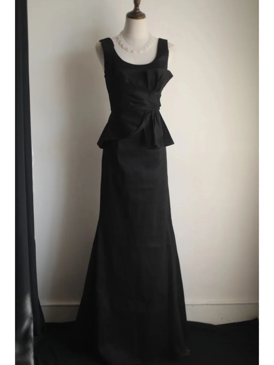Elegant Black Pleated U-neck Mermaid Satin Long Prom Dress Evening Dress P4234 - Image 3
