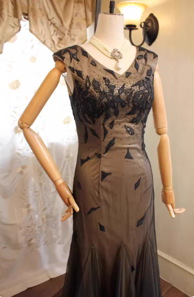 Elegant Black V-Neck Sleeveless Mermaid Embroidered Tulle Train Prom Dress Evening Dress P4719 - Image 3
