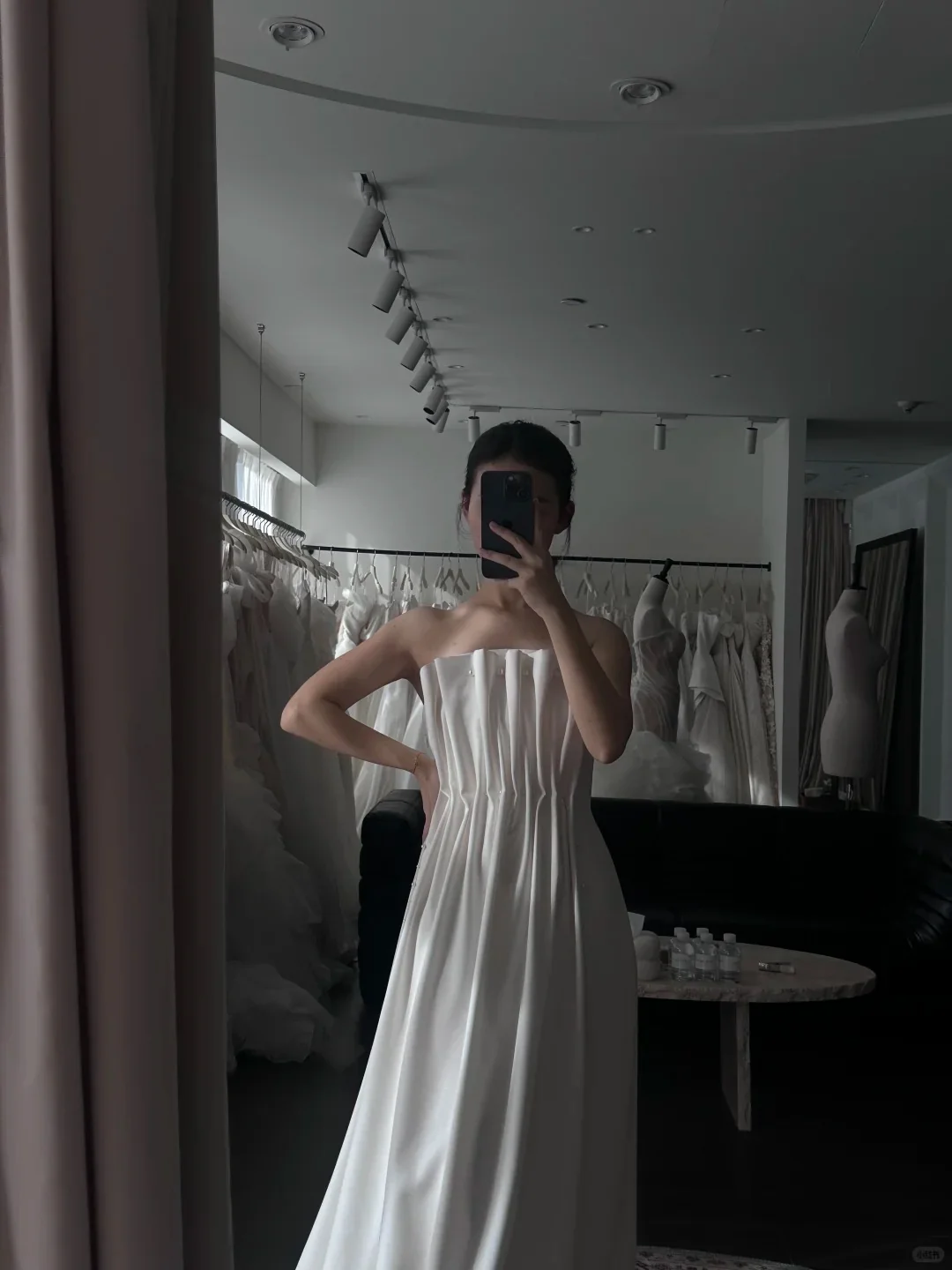 Elegant Bud Piano Key Pleated Pearl Satin Train Wedding Dress P3089 - Image 3