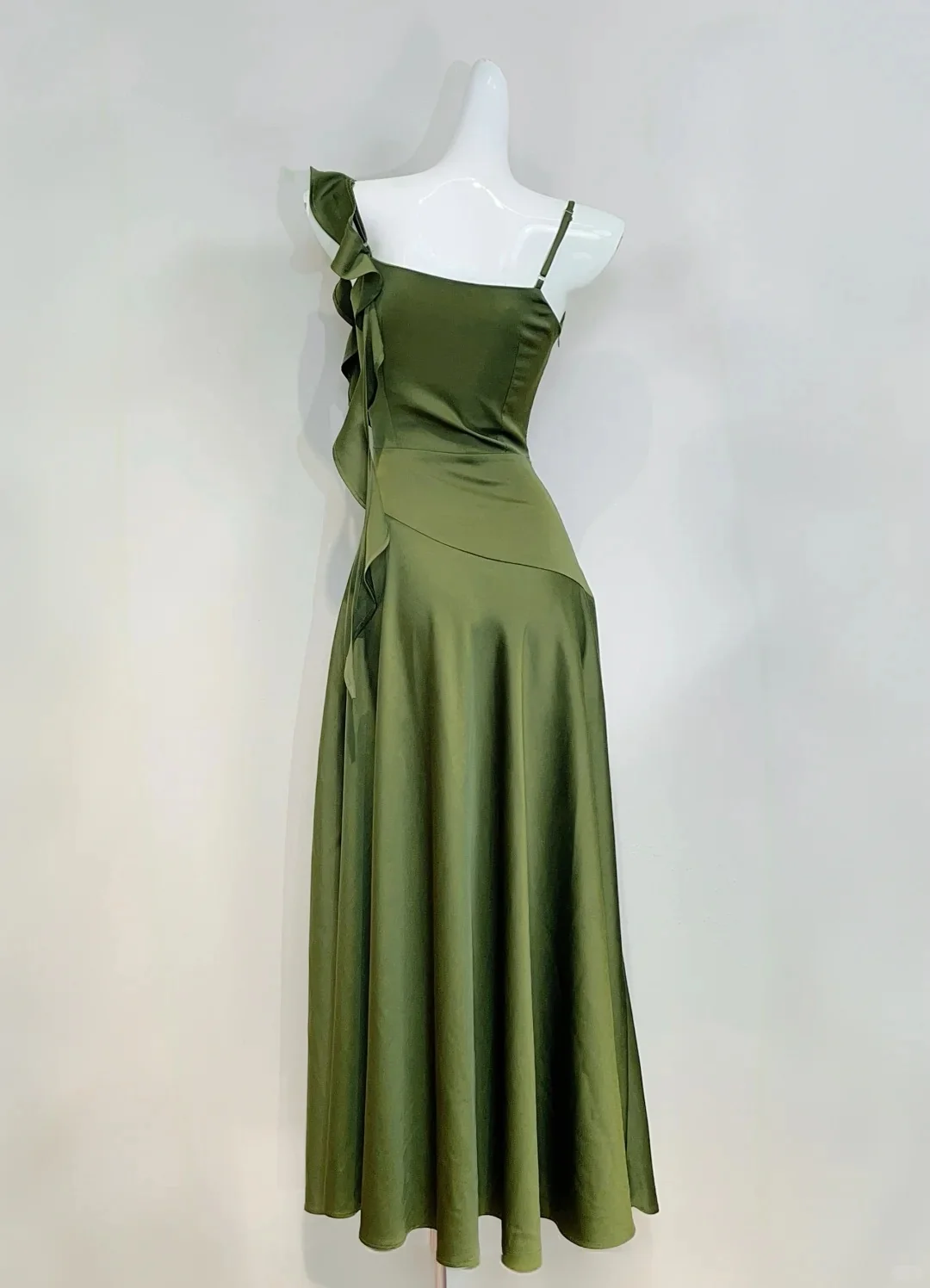 Elegant Olive Green Slim Fit Ruffled Satin Prom Dress Evening Dress P4076 - Image 3