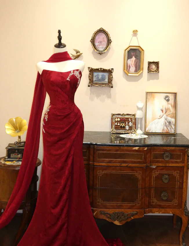 Elegant Red Strapless Mermaid Wedding Dress with Small Train P2770