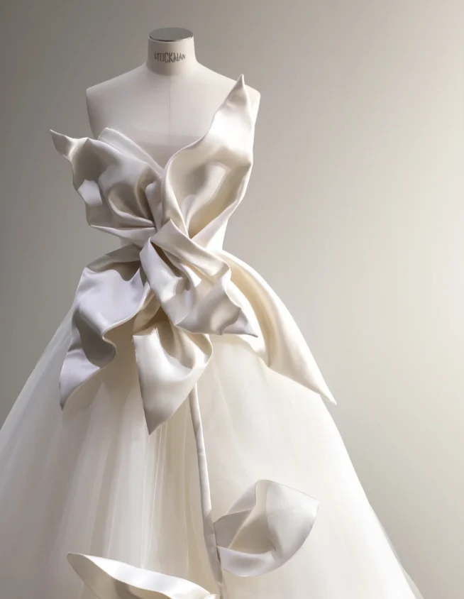 Elegant Satin Magnolia Tulle Splicing Fairy Floor-Length Wedding Dress P2879 - Image 4