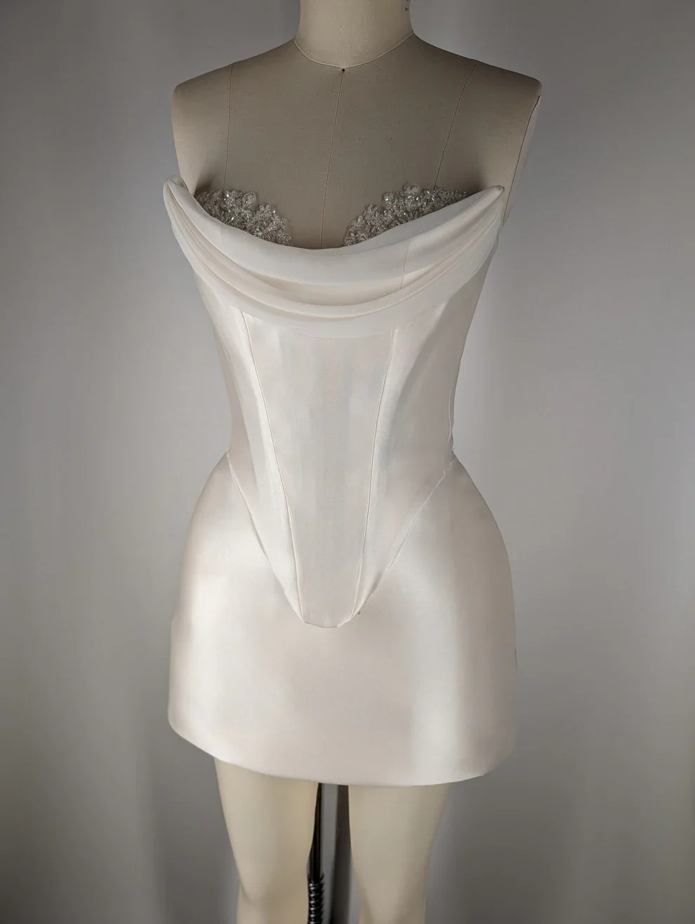 Elegant Satin Tube Top Feather Edge Bodycon 19th Birthday Homecoming Dress P3604 - Image 4