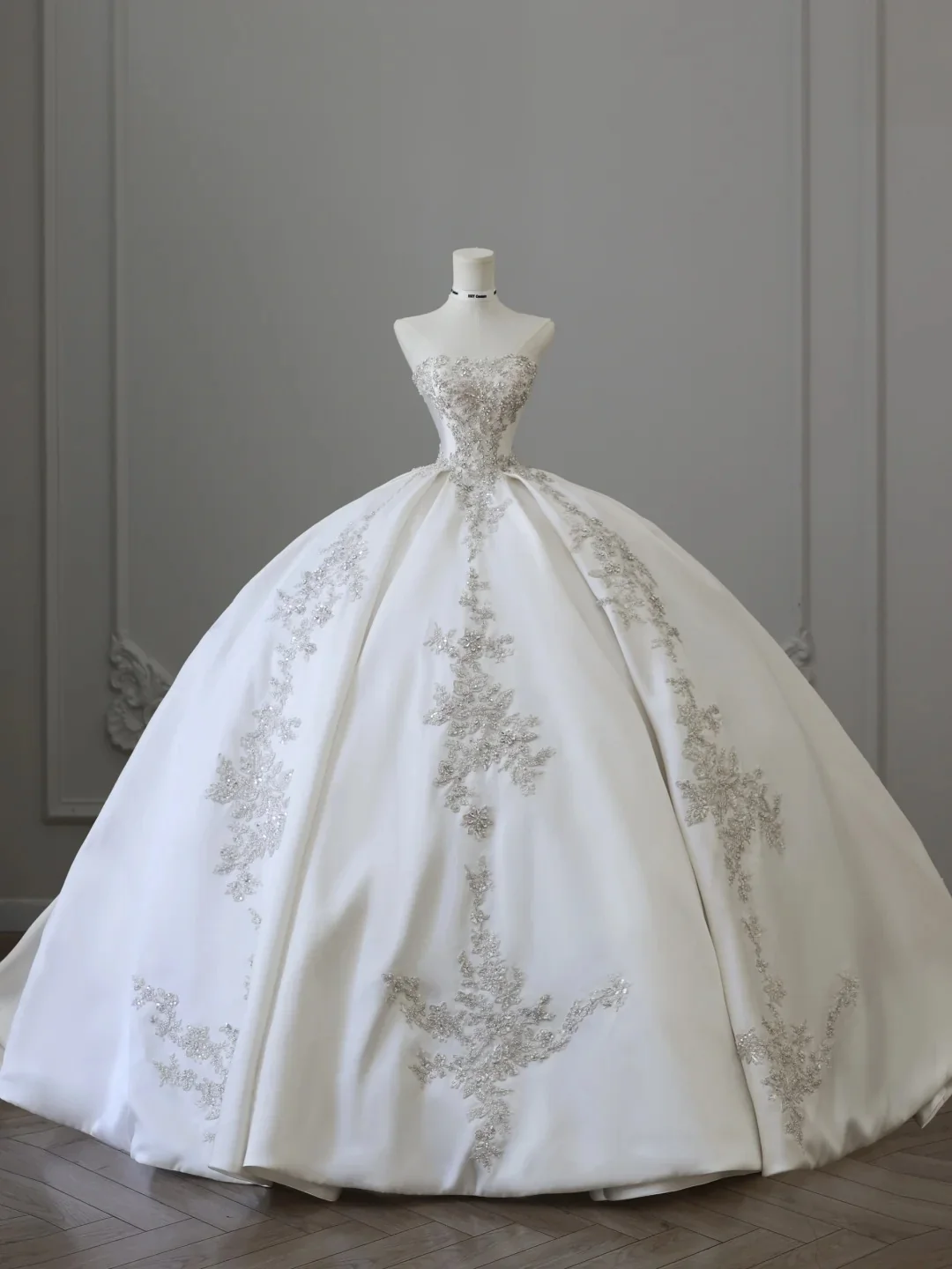 Elegant White Beaded Strapless Satin Floor-Length Wedding Dress P2512