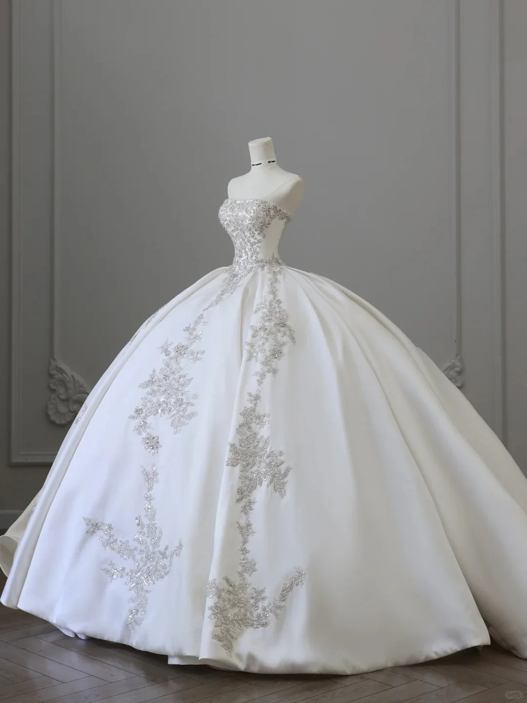 Elegant White Beaded Strapless Satin Floor-Length Wedding Dress P2512 - Image 4