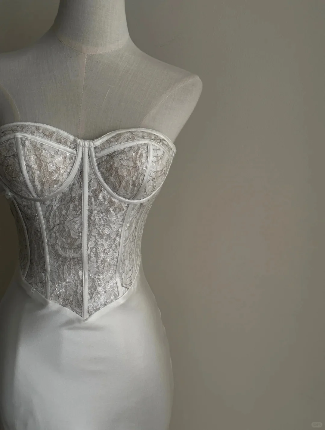 Elegant White Mermaid Sweetheart Neckline Lace Satin Long Wedding Dress P4021 - Image 4