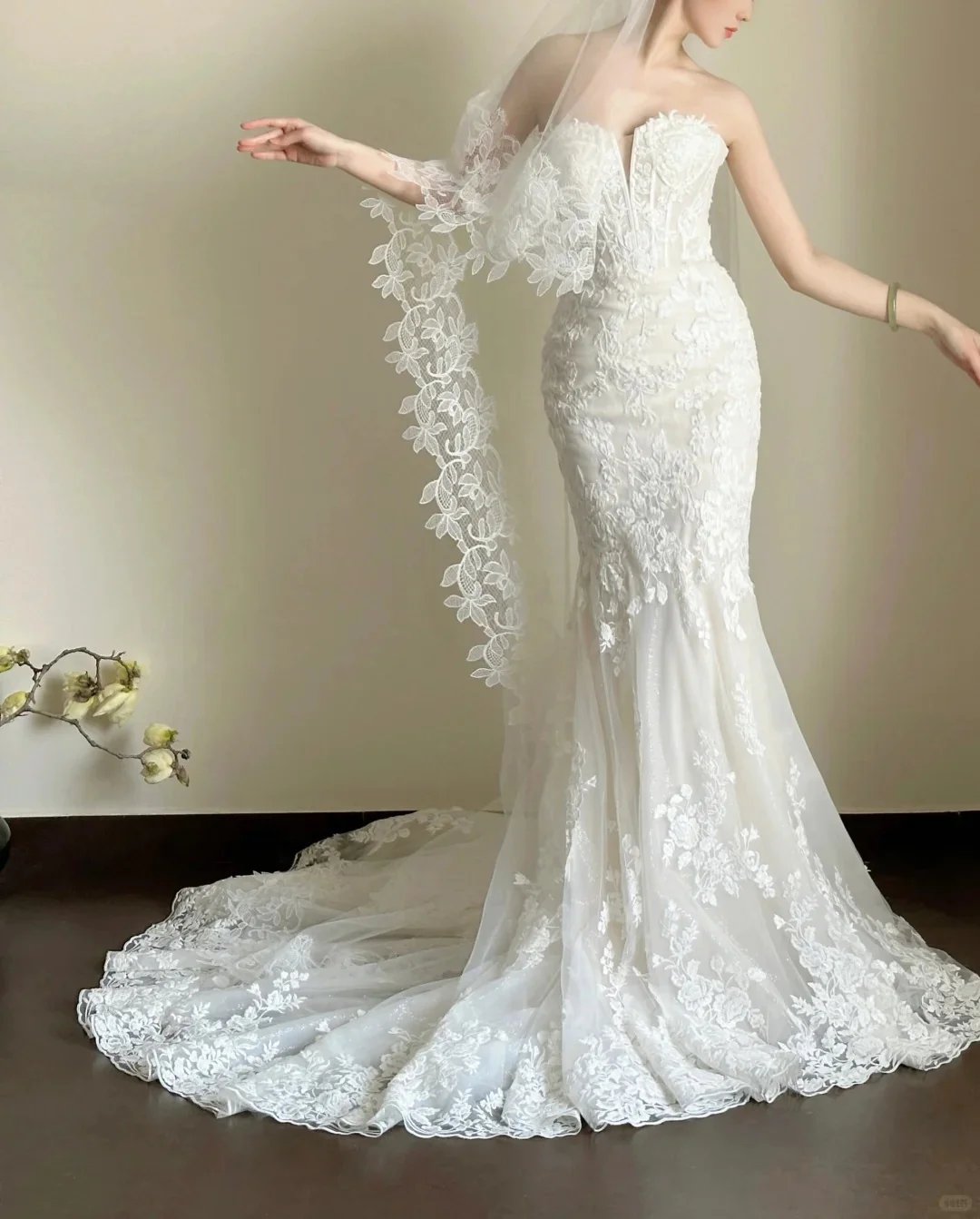 Elegant White Mermaid Train Lace Tulle Wedding Dress P4028 - Image 5