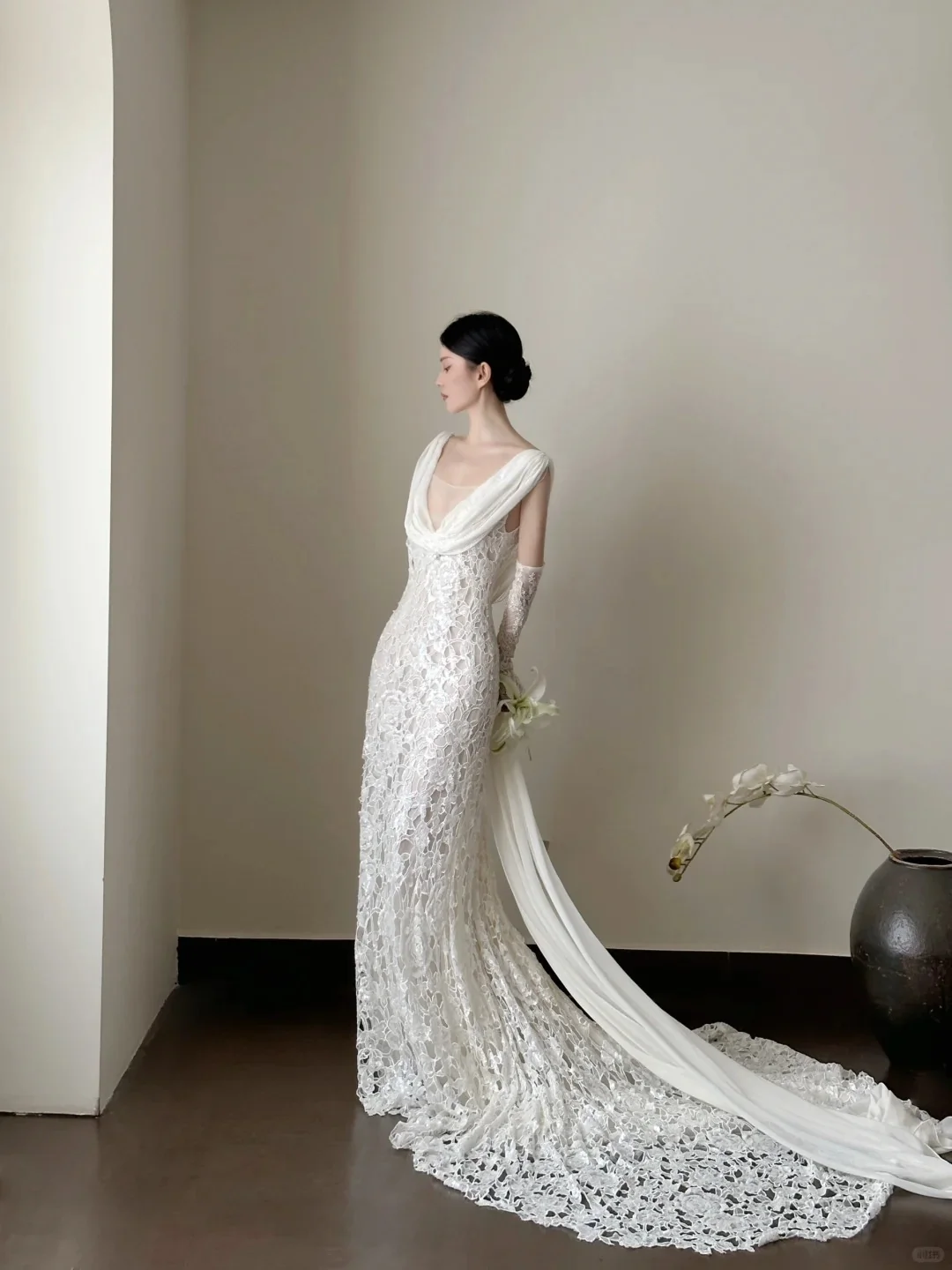 Elegant White Mermaid Train V-neck Lace Wedding Dress P4027 - Image 4