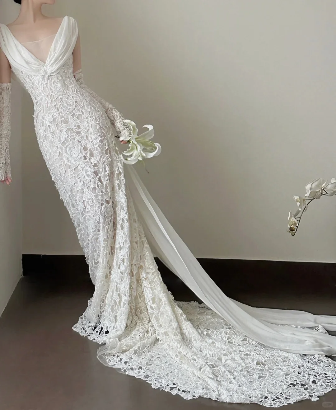Elegant White Mermaid Train V-neck Lace Wedding Dress P4027 - Image 5