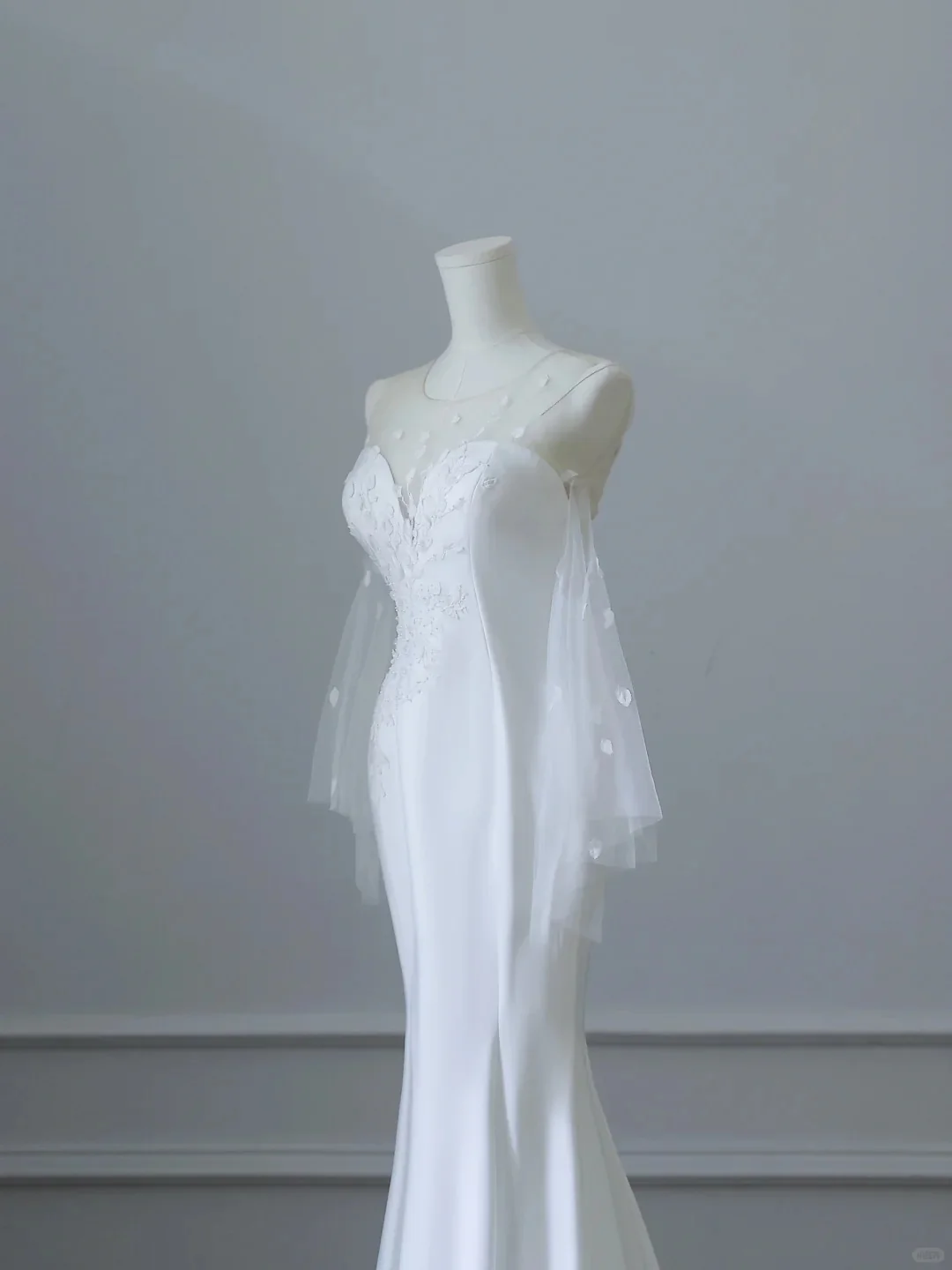 Elegant White Round Neck Lace Sleeveless Mermaid Satin Wedding Dress P2529 - Image 4