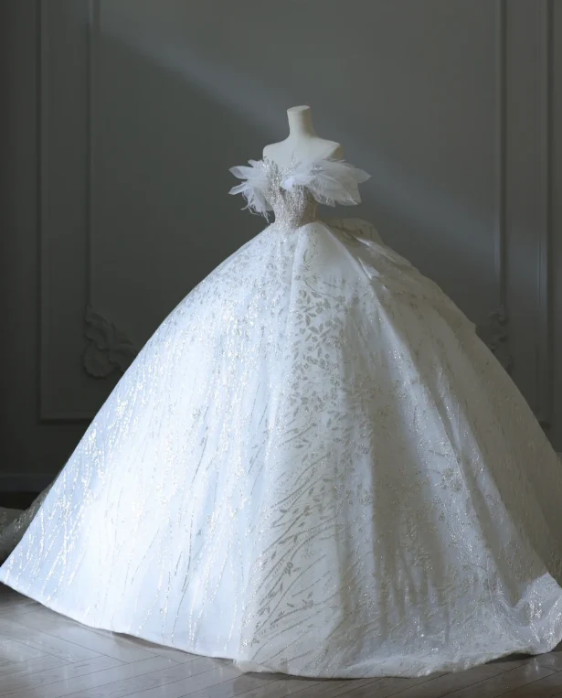 Fantasy Swan One Shoulder Princess Tulle Floor-Length Wedding Dress P2573 - Image 2