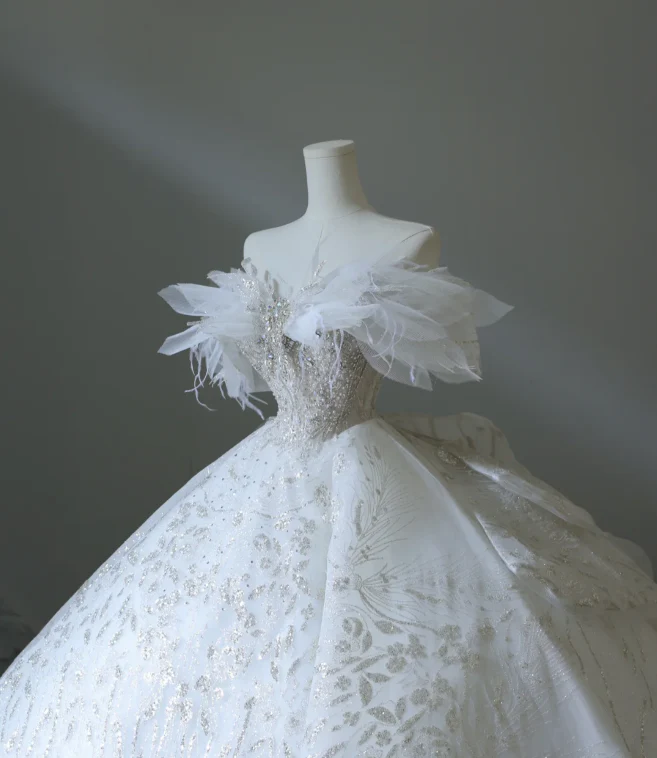 Fantasy Swan One Shoulder Princess Tulle Floor-Length Wedding Dress P2573 - Image 3