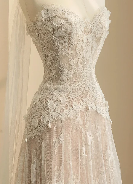 Flowing Lace Sweetheart Neckline A-Line Tulle Wedding Dress P2699 - Image 4