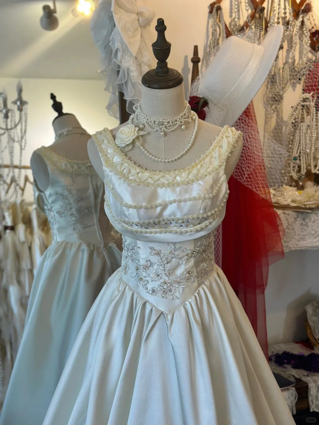 French Retro Shoulder Bow Beaded Thick Satin Wedding Dress P2949 - Image 2