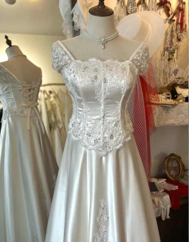 French Retro Shoulder Lace Satin Floor-Length Wedding Dress with Tie Back P2925 - Image 2