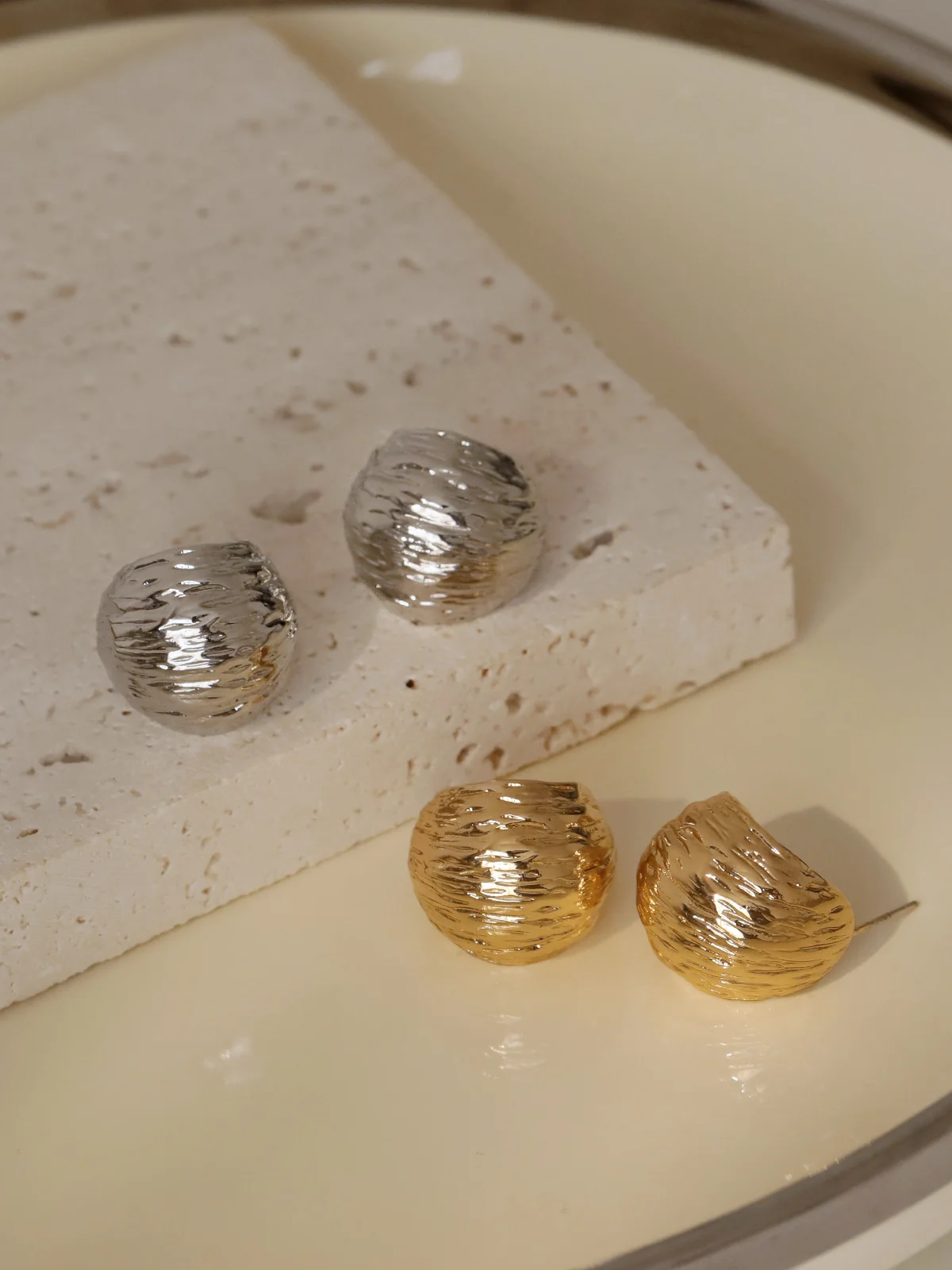 Gold Textured French Earrings Niche Design High-end Light Luxury Temperament Versatile Metal Earrings for Women e010 - Image 4