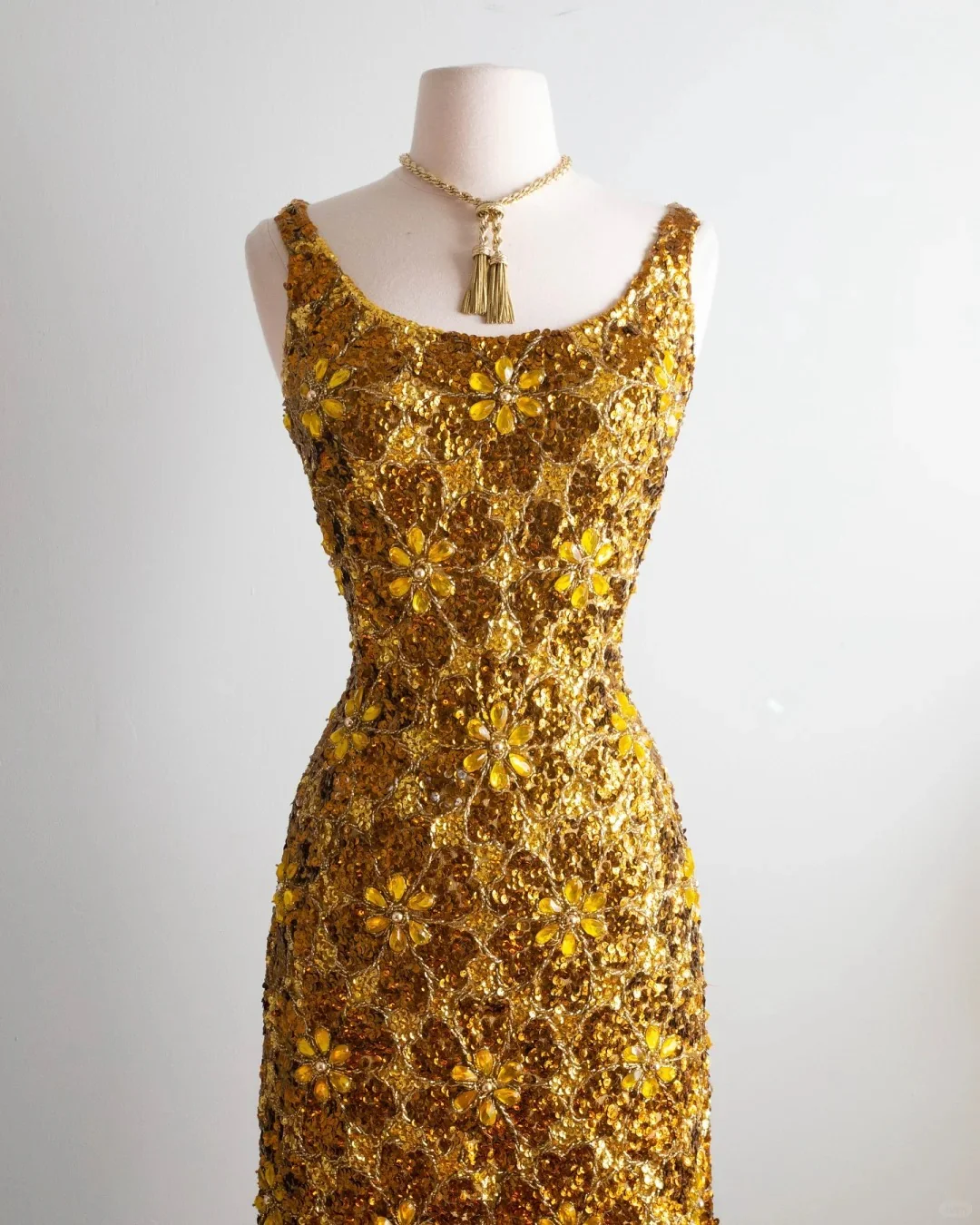 Gorgeous Gold Full Skirt Beaded Slim Fit Homecoming Dress P3146