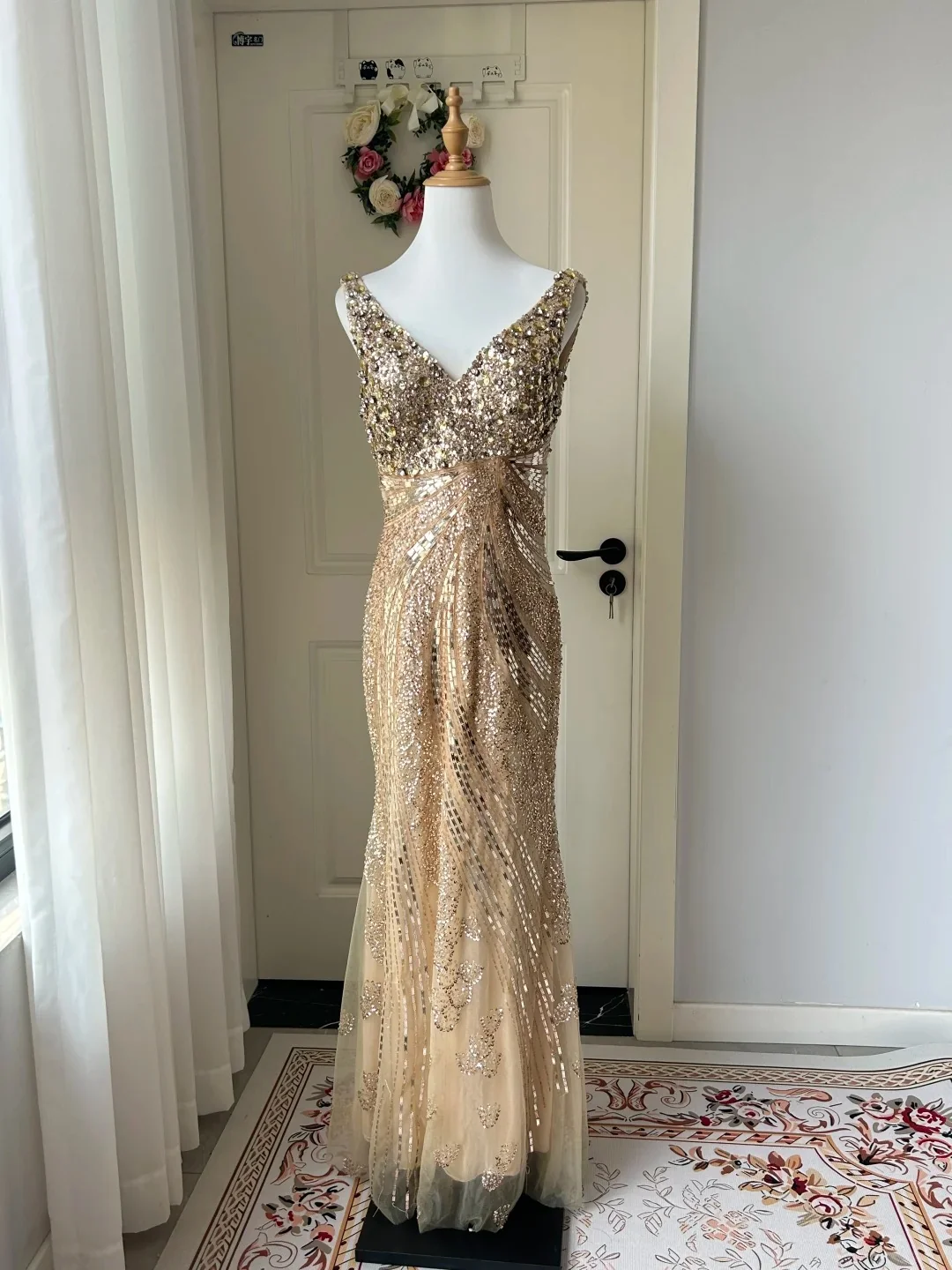 Luxurious Gold V-neck Mermaid Sequined Long Prom Dress Evening Dress P4211 - Image 2