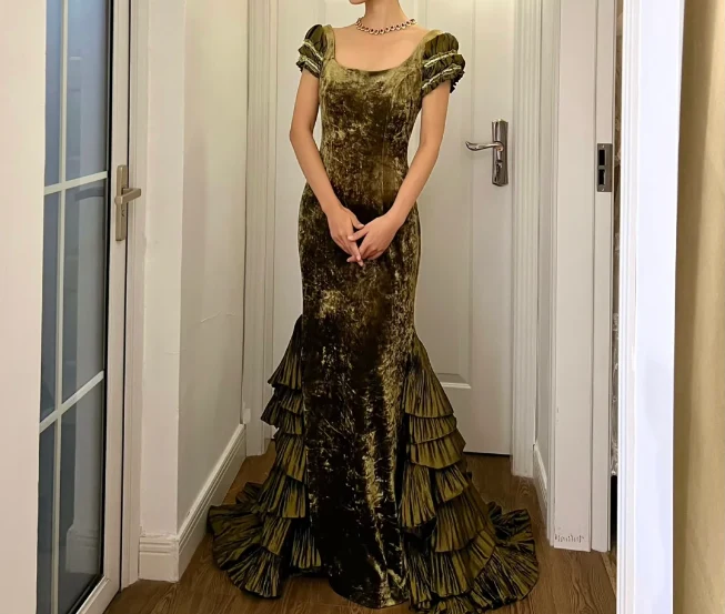 Retro Elegant Green Mermaid Square Neck Short Sleeve Layered Ruffle Velvet Train Prom Dress Evening Dress P4160 - Image 2