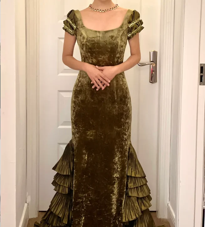 Retro Elegant Green Mermaid Square Neck Short Sleeve Layered Ruffle Velvet Train Prom Dress Evening Dress P4160 - Image 3