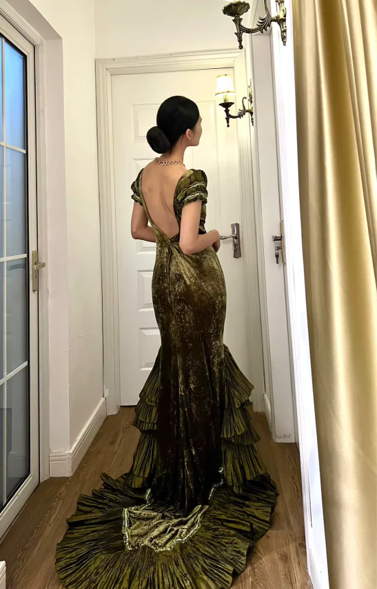 Retro Elegant Green Mermaid Square Neck Short Sleeve Layered Ruffle Velvet Train Prom Dress Evening Dress P4160 - Image 4