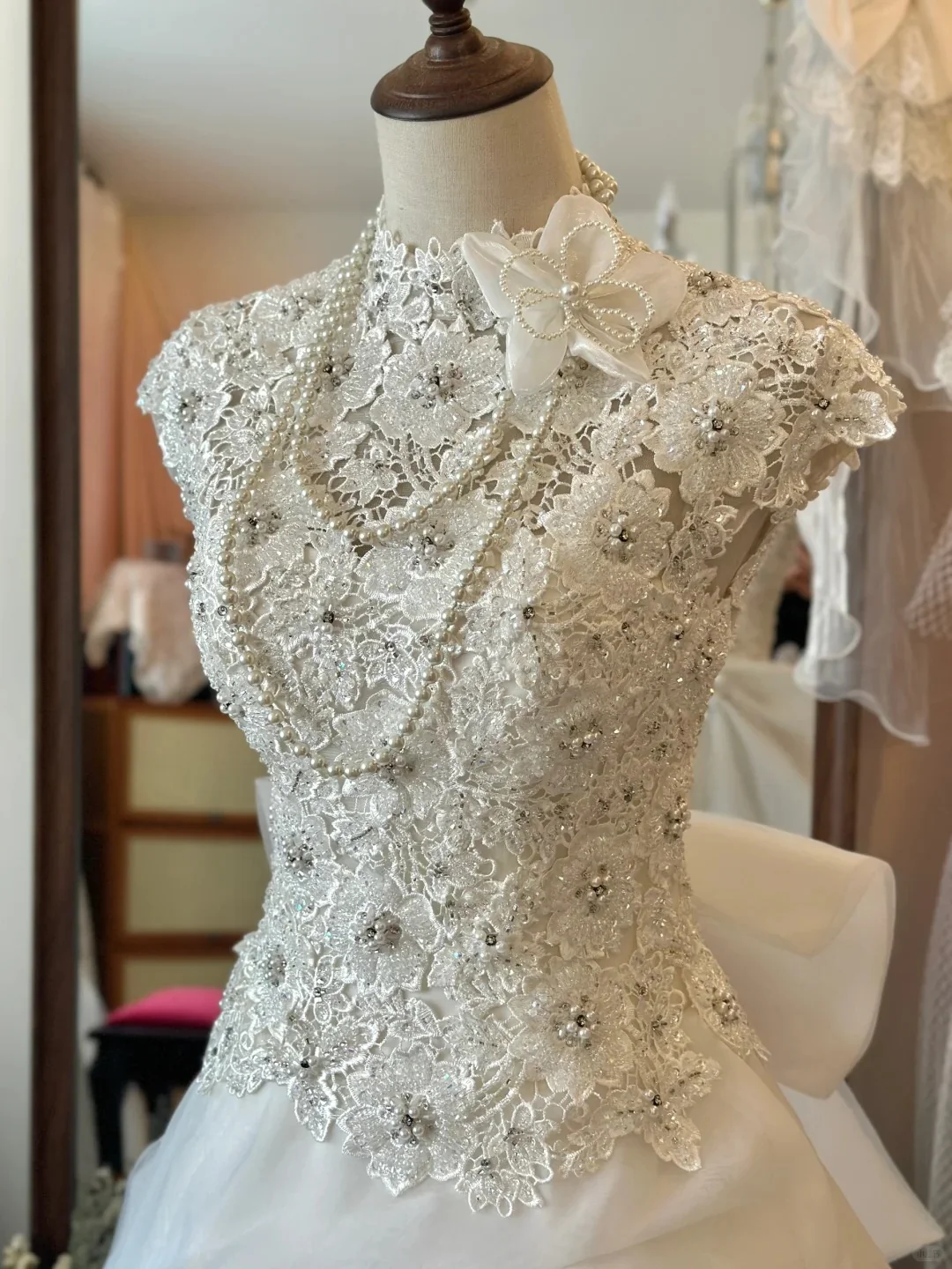 Retro Elegant Heavy Beaded Lace Tulle Splicing Shoulder-Wrap Trailing Wedding Dress P2955 - Image 3