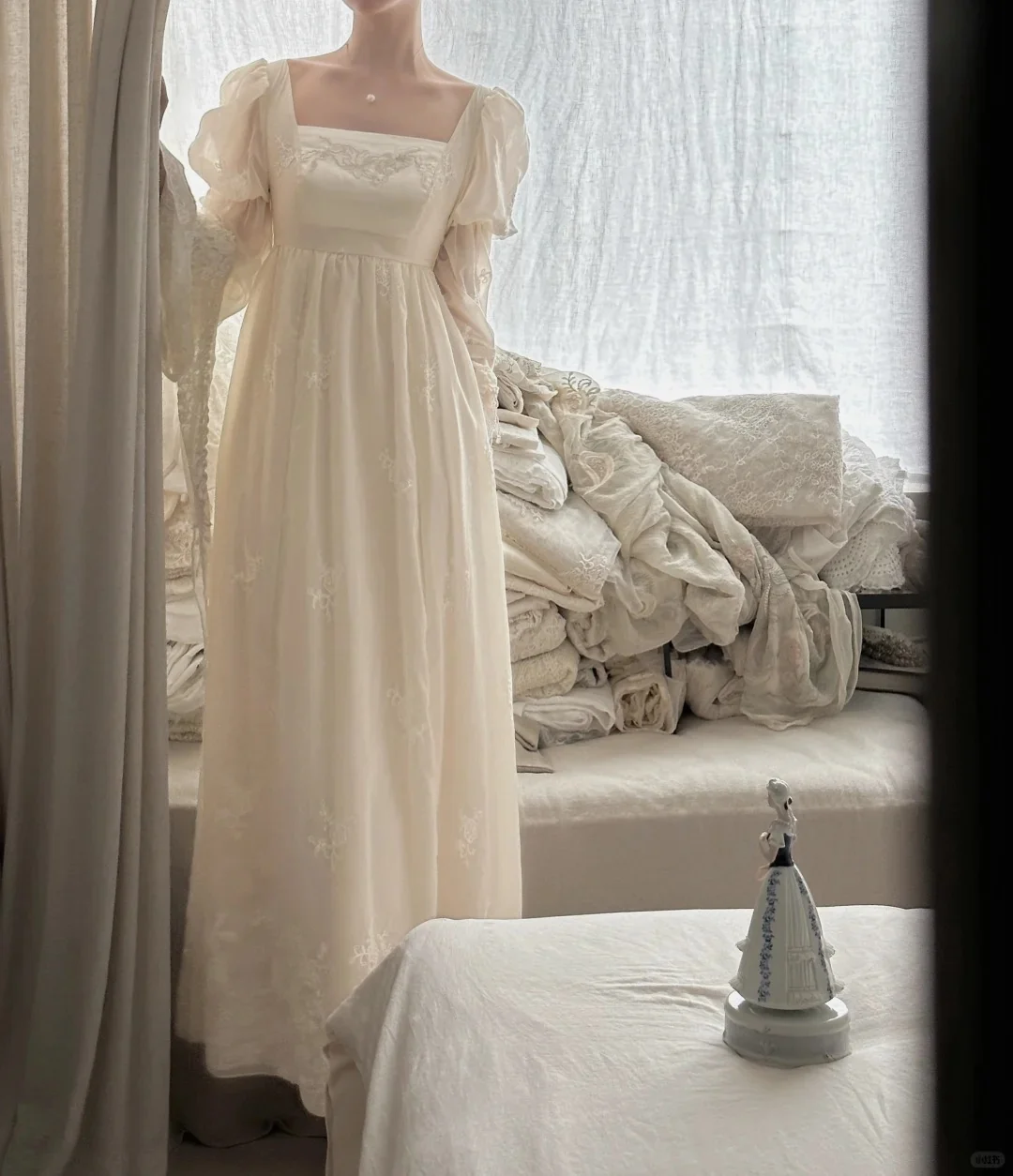 Retro Elegant Ivory A-line Square Neck Long Sleeve Embroidered Lace Long Prom Dress Evening Dress P4017 - Image 4