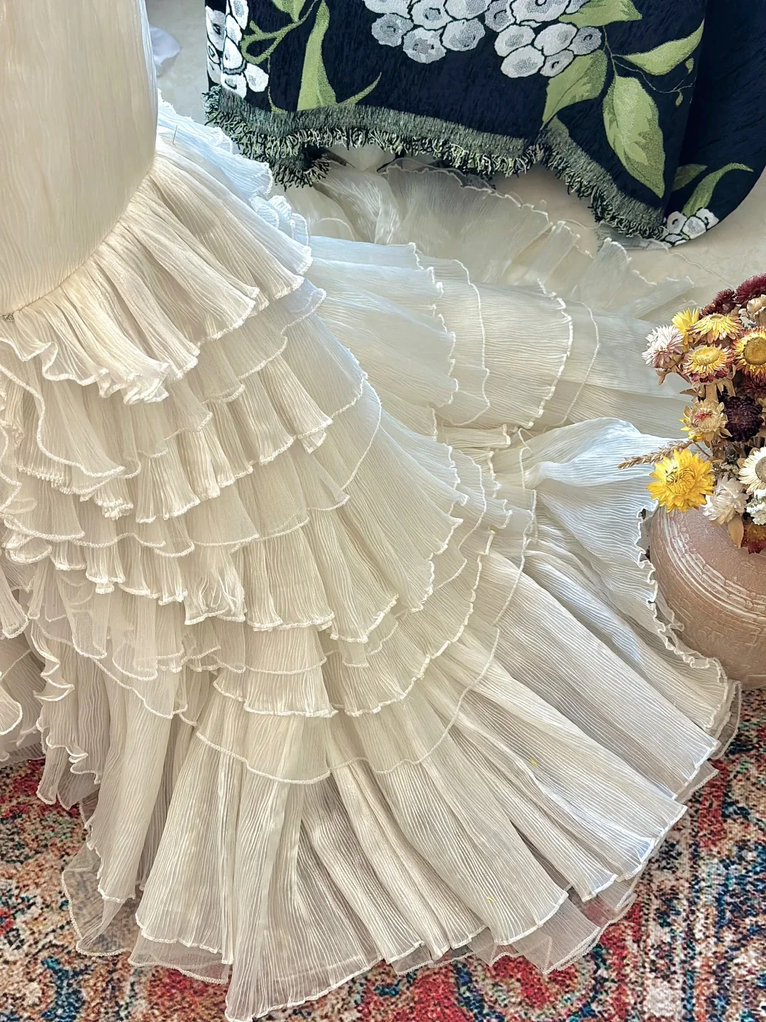 Retro Elegant Strapless Layered Tulle Mermaid Train Wedding Dress P2956 - Image 3