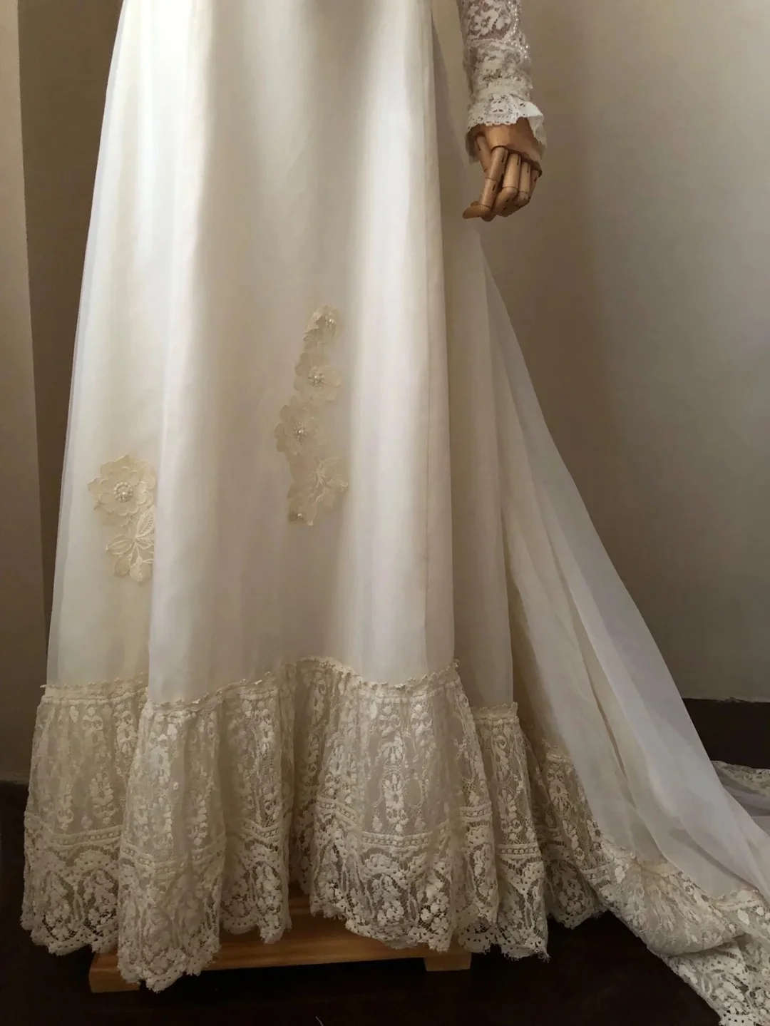 Retro high collar long sleeve lace patchwork gentle trailing wedding dress P3077 - Image 4