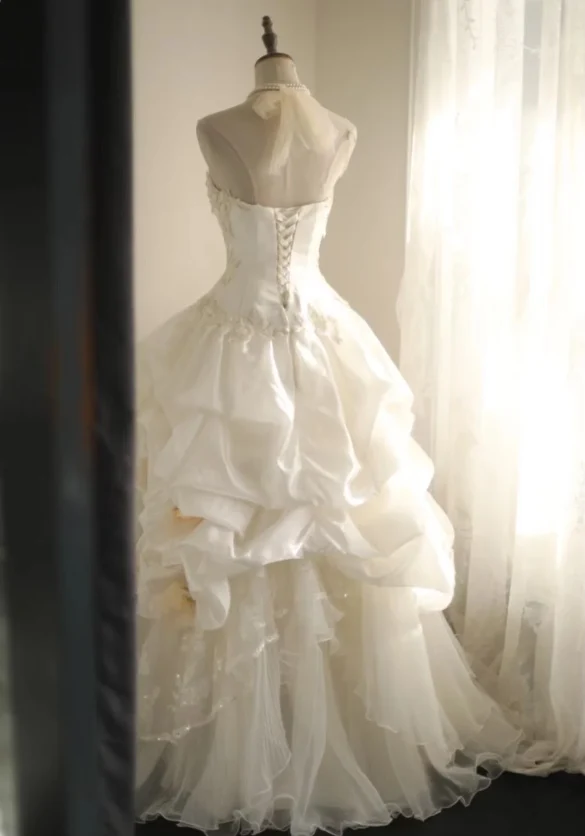 Retro palace irregular halter neck tulle layered ruffled A-line wedding dress P2824 - Image 2