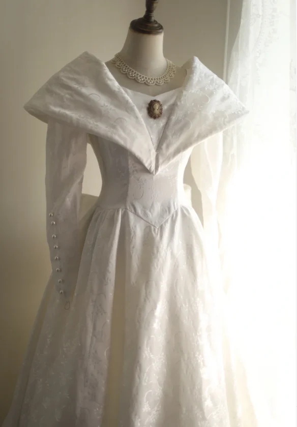 Retro White Dark Pattern Printed Leg of Mutton Sleeve Bowknot Small Train Wedding Dress P2843 - Image 2