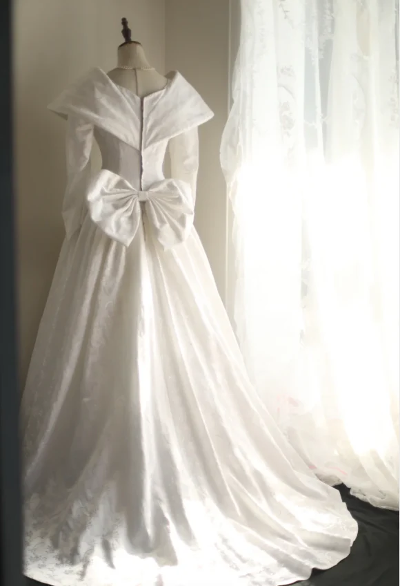 Retro White Dark Pattern Printed Leg of Mutton Sleeve Bowknot Small Train Wedding Dress P2843 - Image 3