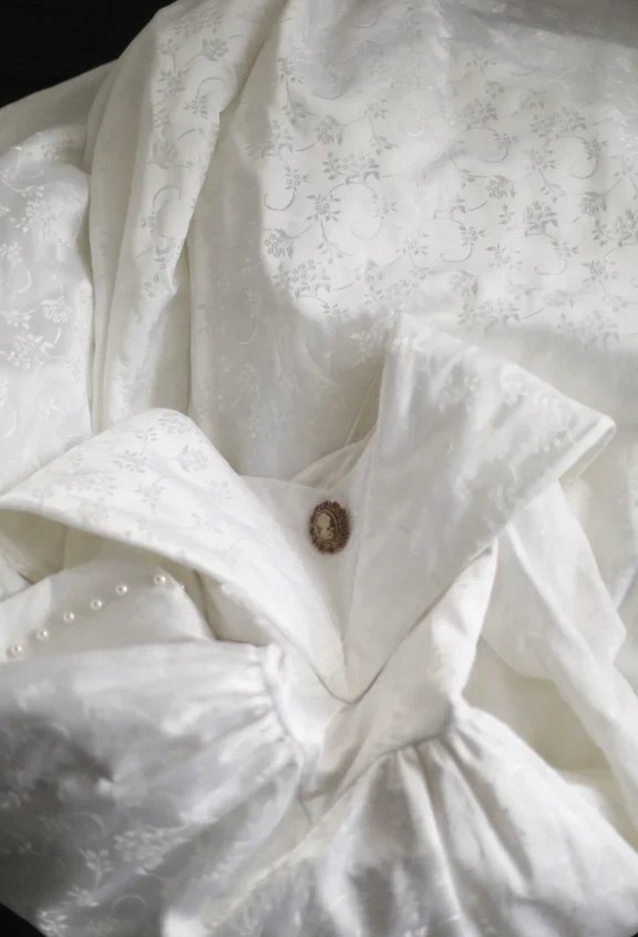 Retro White Dark Pattern Printed Leg of Mutton Sleeve Bowknot Small Train Wedding Dress P2843 - Image 4