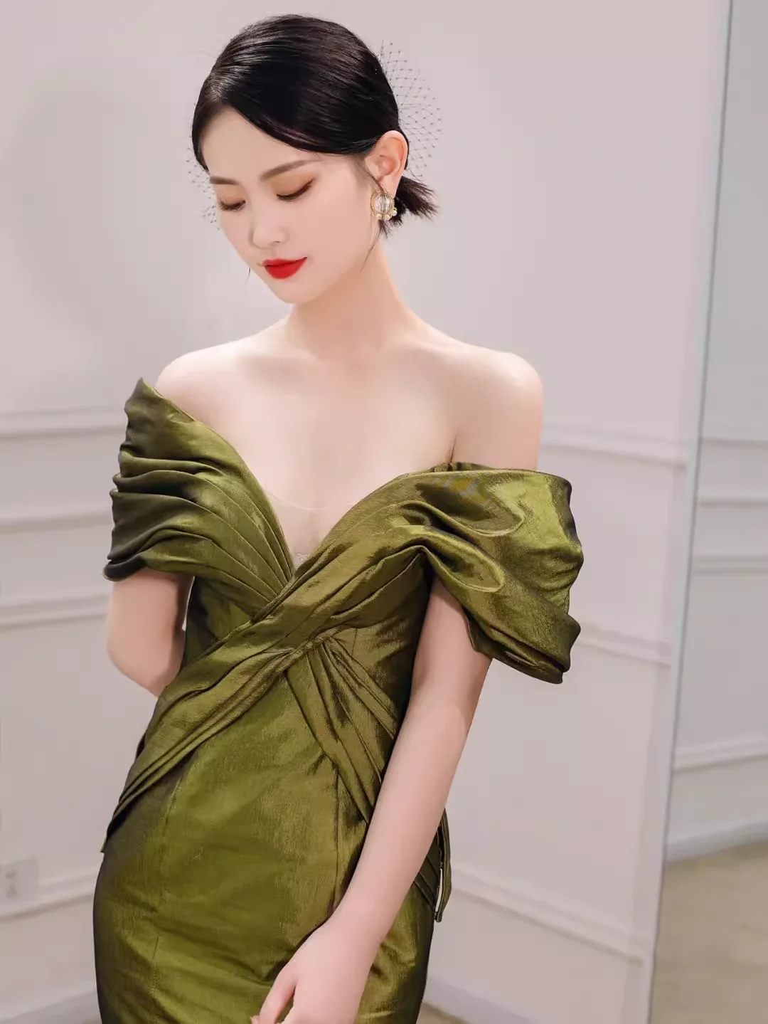 Sexy Mermaid Off The Shoulder Green Prom Dresses Satin Long Prom Gown P518 - Image 4