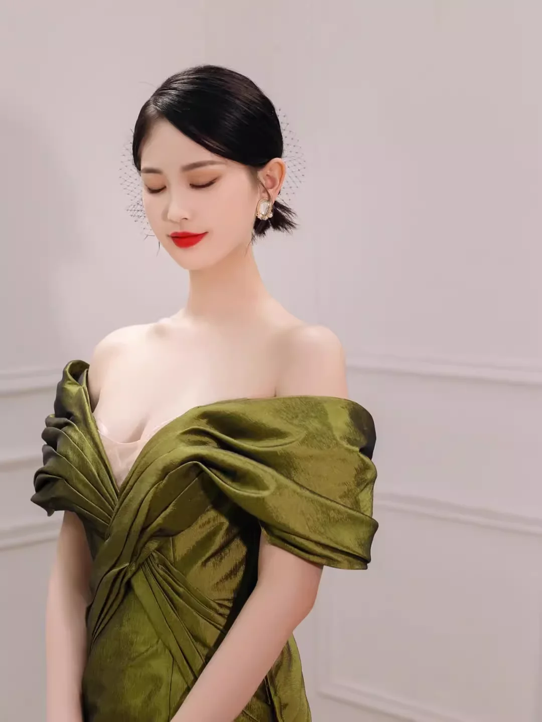 Sexy Mermaid Off The Shoulder Green Prom Dresses Satin Long Prom Gown P518 - Image 5