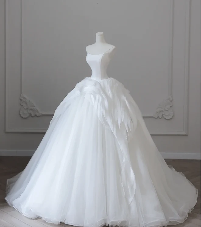 Simple and dreamy strapless A-line tulle wedding dress P2615 - Image 2
