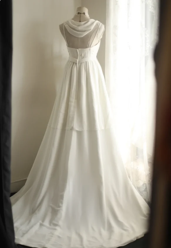 Simple halterneck Roman chiffon flowing wedding dress P2809 - Image 4